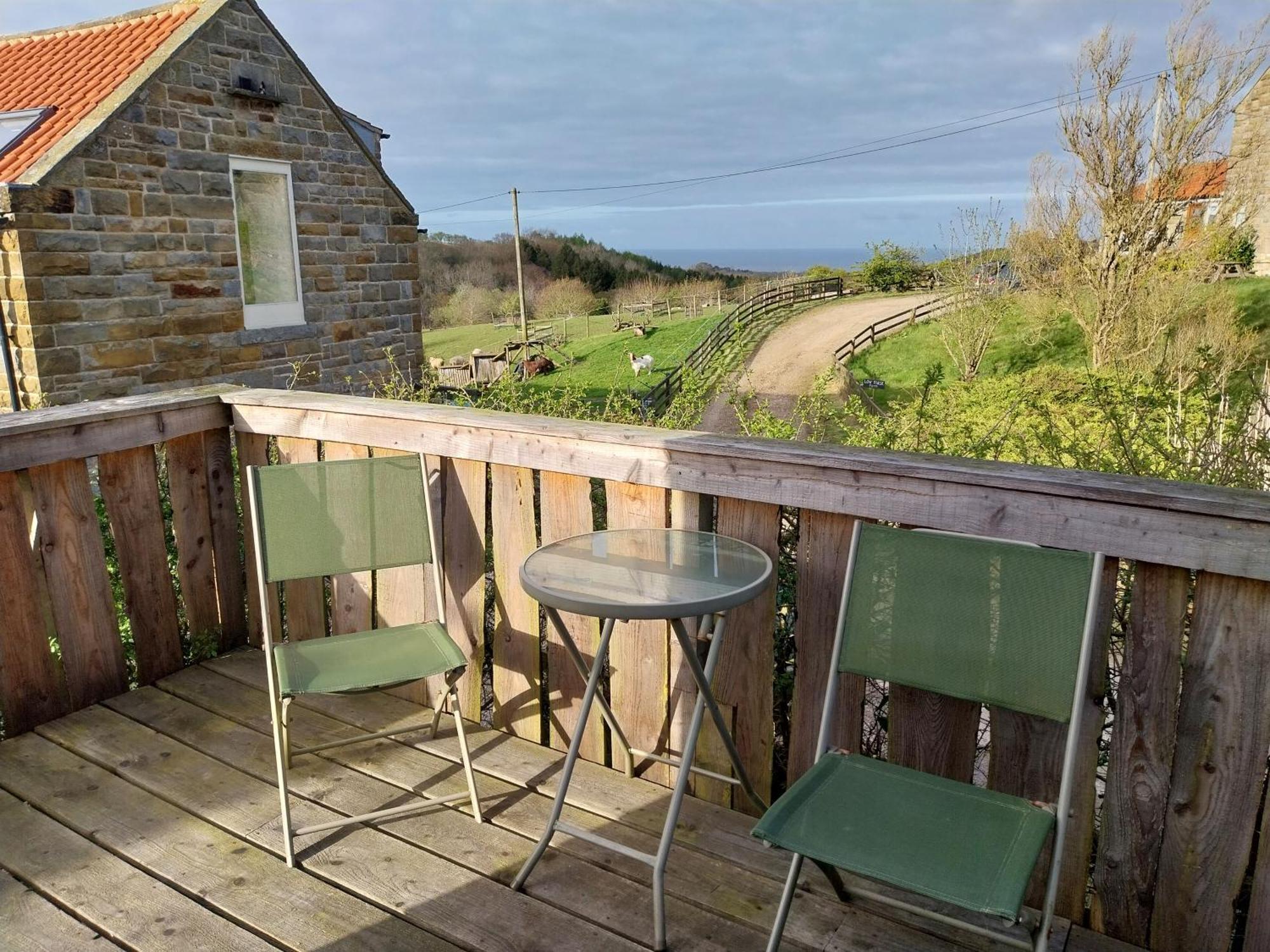 Meadowbeck - Shepherd Huts Fylingdales Εξωτερικό φωτογραφία